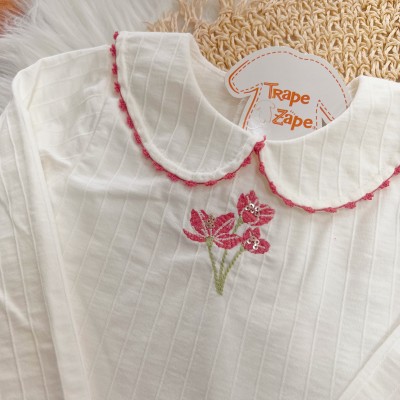 Conj. Blusa Manga Longa 3 Flores Gola Bordada e Calça com Botões Dourados - Off White e Goiaba